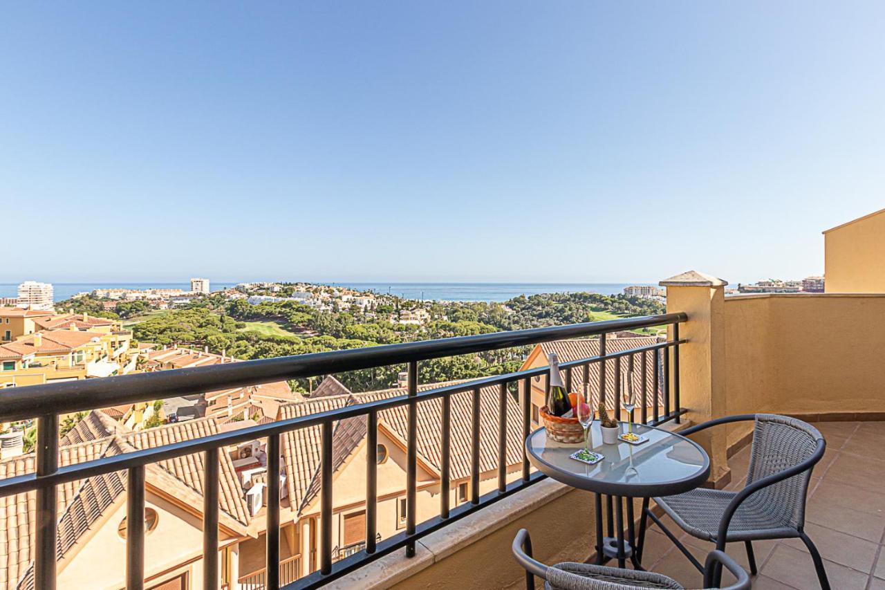 797 Holiday Rentals - Moderno Piso Para 5 Con Hermosas Vistas Benalmádena Kültér fotó