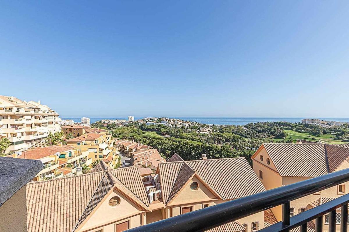 797 Holiday Rentals - Moderno Piso Para 5 Con Hermosas Vistas Benalmádena Kültér fotó