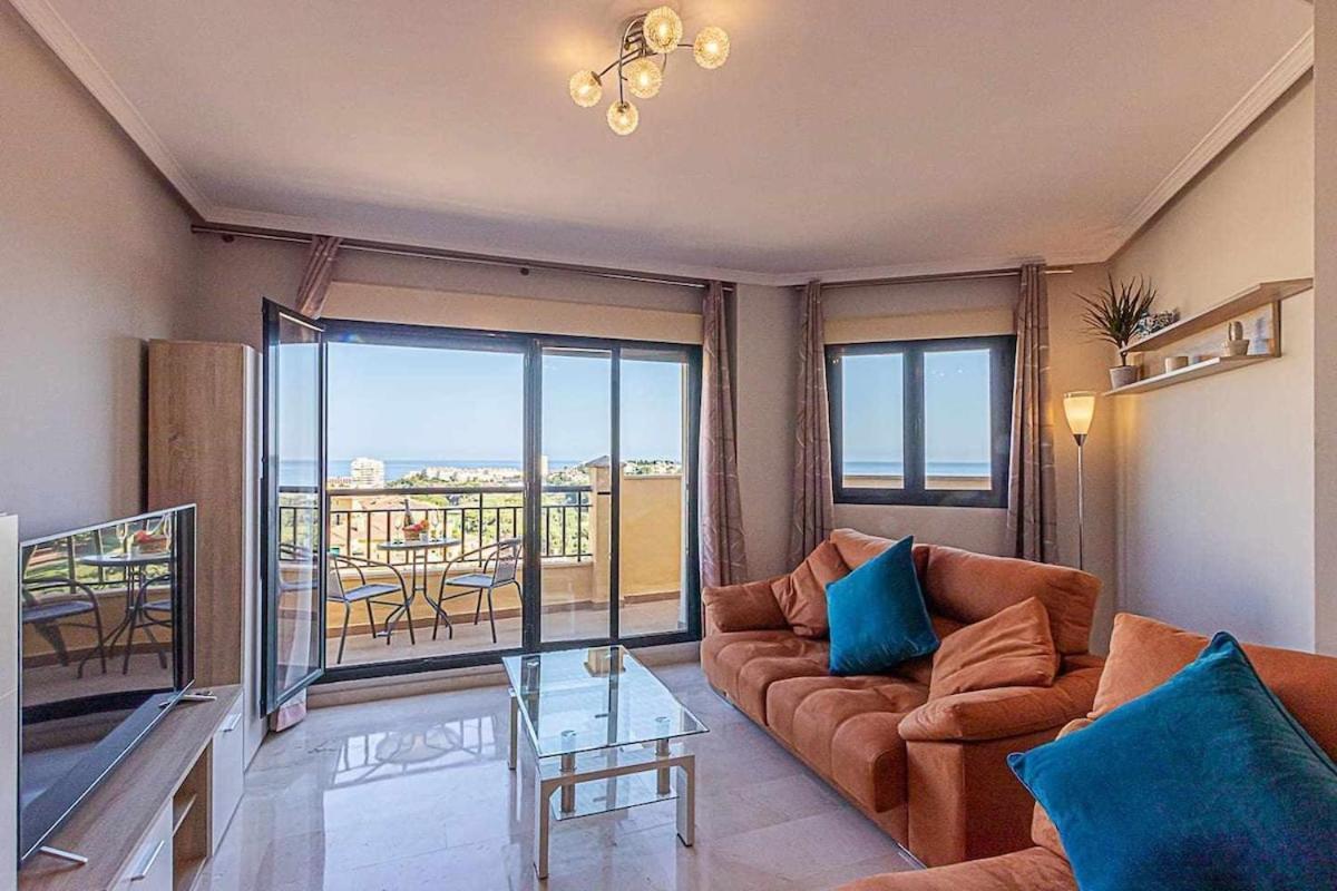 797 Holiday Rentals - Moderno Piso Para 5 Con Hermosas Vistas Benalmádena Kültér fotó