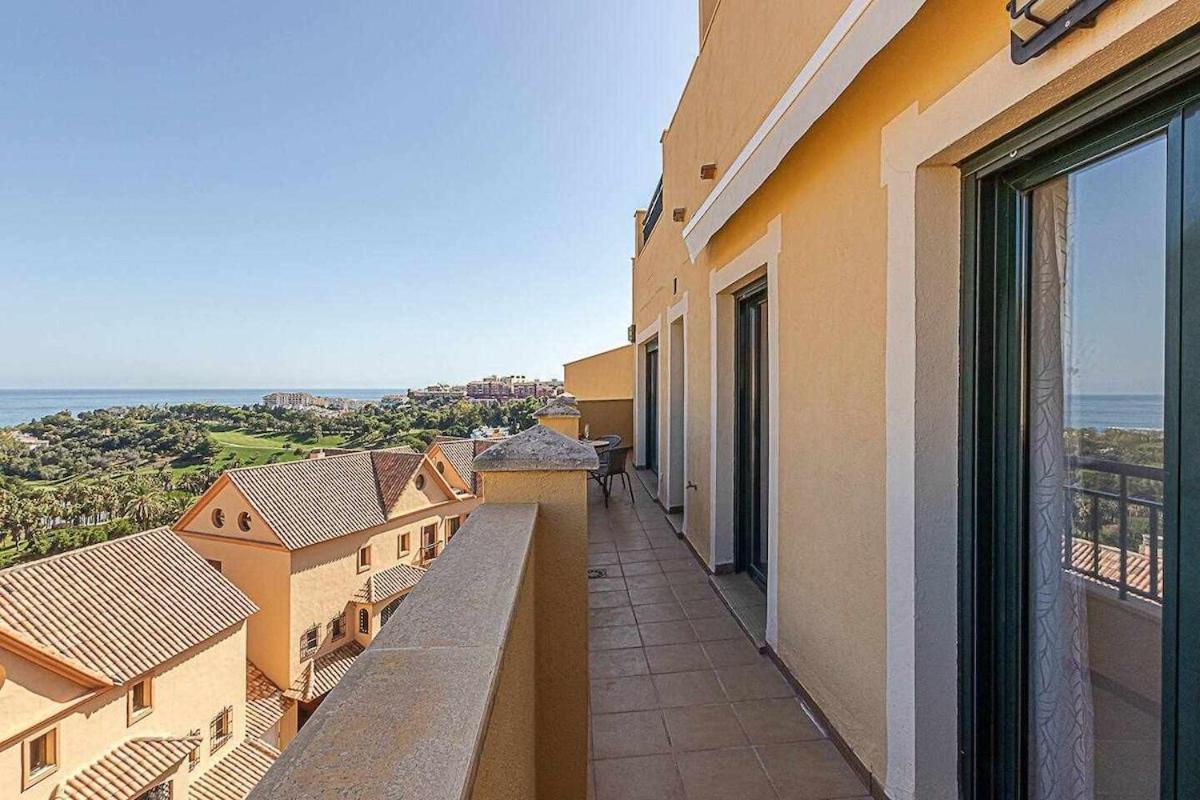 797 Holiday Rentals - Moderno Piso Para 5 Con Hermosas Vistas Benalmádena Kültér fotó