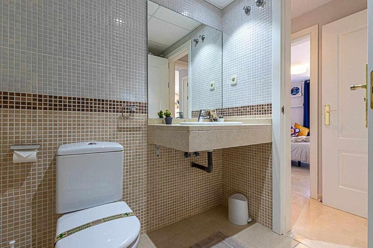 797 Holiday Rentals - Moderno Piso Para 5 Con Hermosas Vistas Benalmádena Kültér fotó