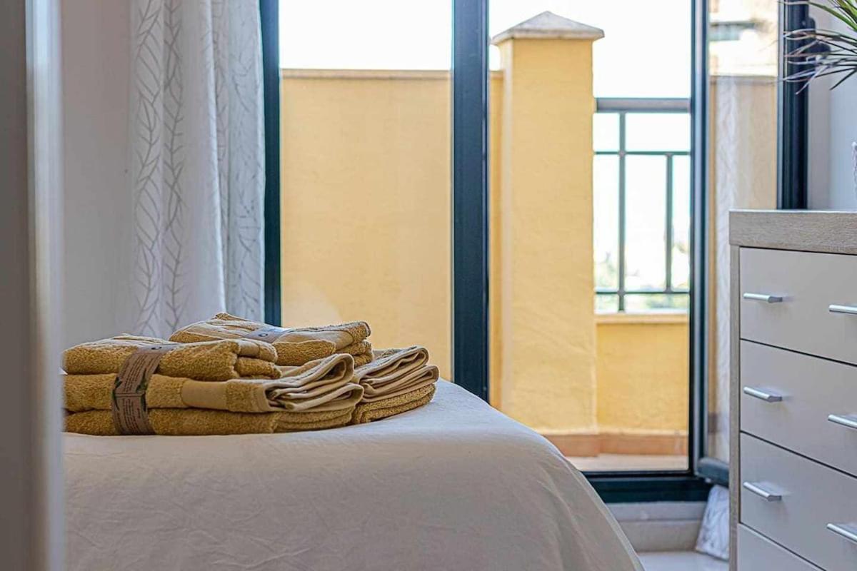 797 Holiday Rentals - Moderno Piso Para 5 Con Hermosas Vistas Benalmádena Kültér fotó