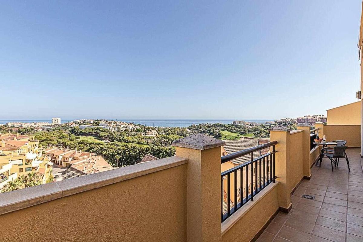 797 Holiday Rentals - Moderno Piso Para 5 Con Hermosas Vistas Benalmádena Kültér fotó