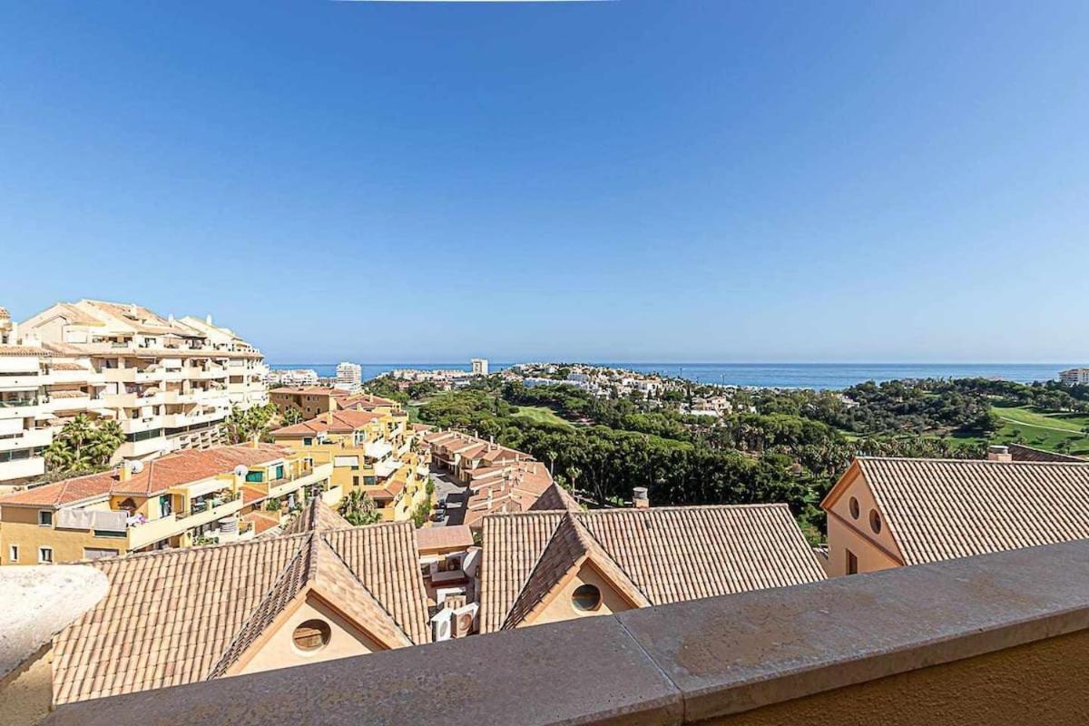 797 Holiday Rentals - Moderno Piso Para 5 Con Hermosas Vistas Benalmádena Kültér fotó