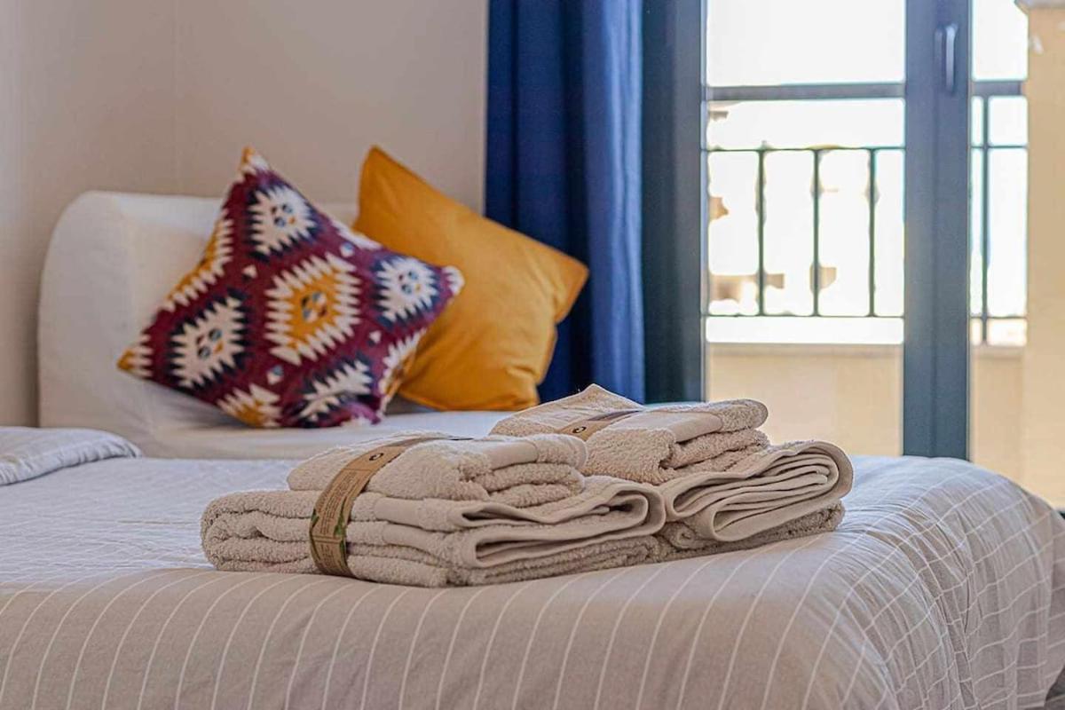 797 Holiday Rentals - Moderno Piso Para 5 Con Hermosas Vistas Benalmádena Kültér fotó